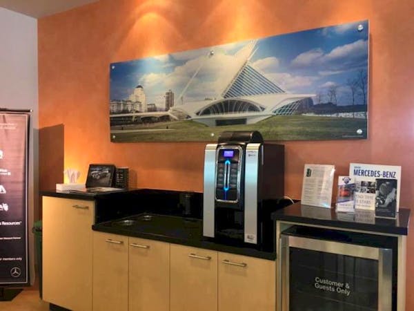 Mercedes-Benz of Milwaukee North, Milwaukee, WI, 53209