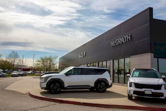 McGrath Kia, Hiawatha, IA, 52233