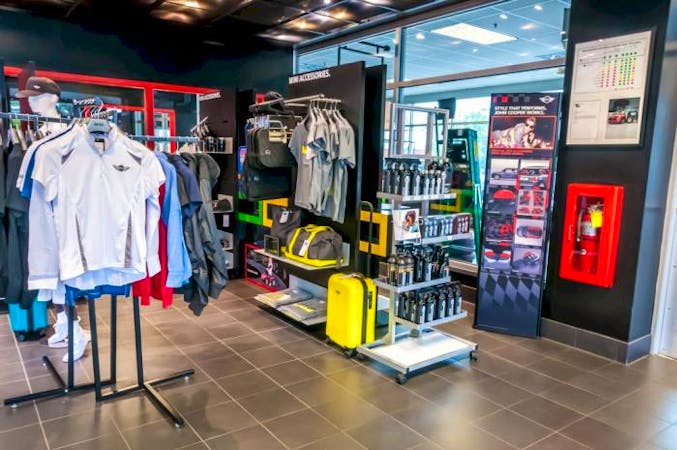 Knauz Ineos Grenadier of Lake Bluff, Lake Bluff, IL, 60044