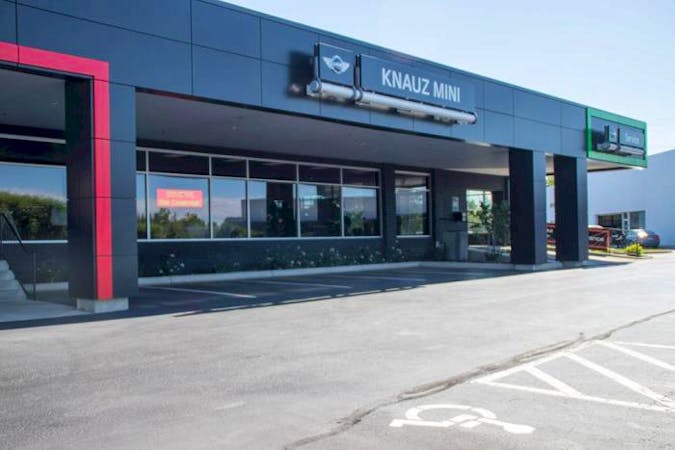 Knauz Ineos Grenadier of Lake Bluff, Lake Bluff, IL, 60044