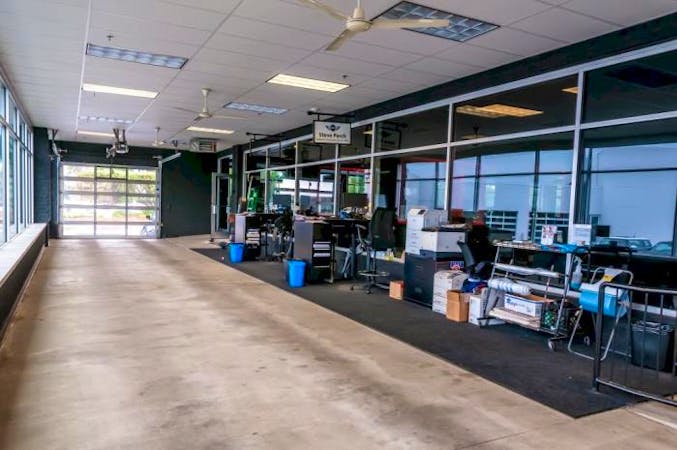 Knauz Ineos Grenadier of Lake Bluff, Lake Bluff, IL, 60044