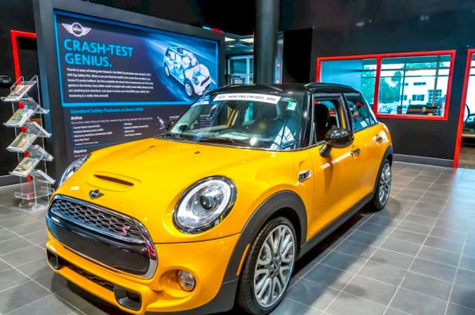 Knauz Ineos Grenadier of Lake Bluff, Lake Bluff, IL, 60044