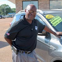 Photo of Larry Hinton, Sales Person