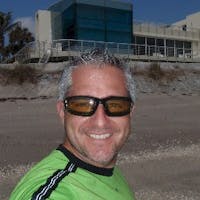 Carlos Vizcarrondo headshot