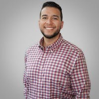 Oscar Molina headshot