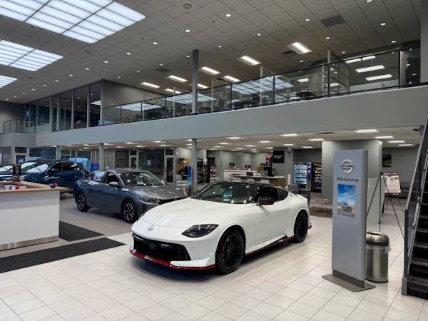 Kline Nissan, Maplewood, MN, 55109