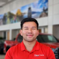 Photo of Thomas Hoang, Sales Consultant