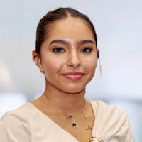 Abril Savinon headshot