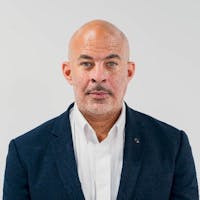 Robert Bey headshot