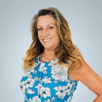 Photo of Karen Raesvky, Sales Consultant