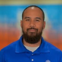 Adam Khamsot headshot