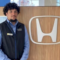 Carlos Medina headshot