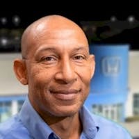 Lester Leader headshot